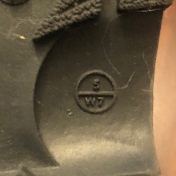 Boys Black Winter Boots. Size 5. Single Mom Breast Cancer Fundraiser. - Picture 4 of 4